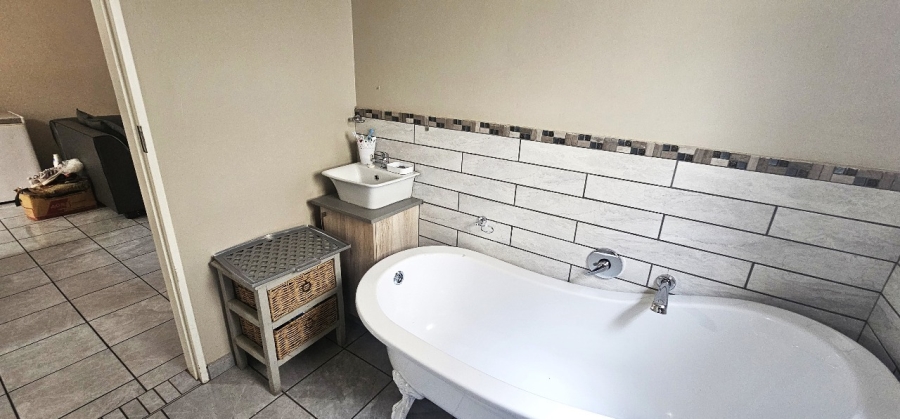 To Let 2 Bedroom Property for Rent in Waterkloof A H North West
